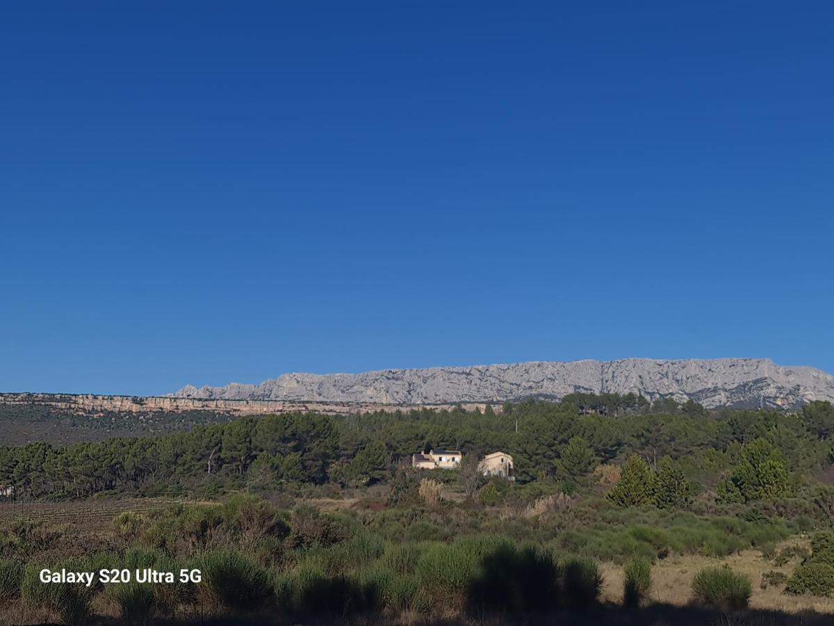 Ferienwohnung Mas Gabelys Superbe Vue Sainte Victoire Jardin Terrasse Et Piscine Trets Exterior foto