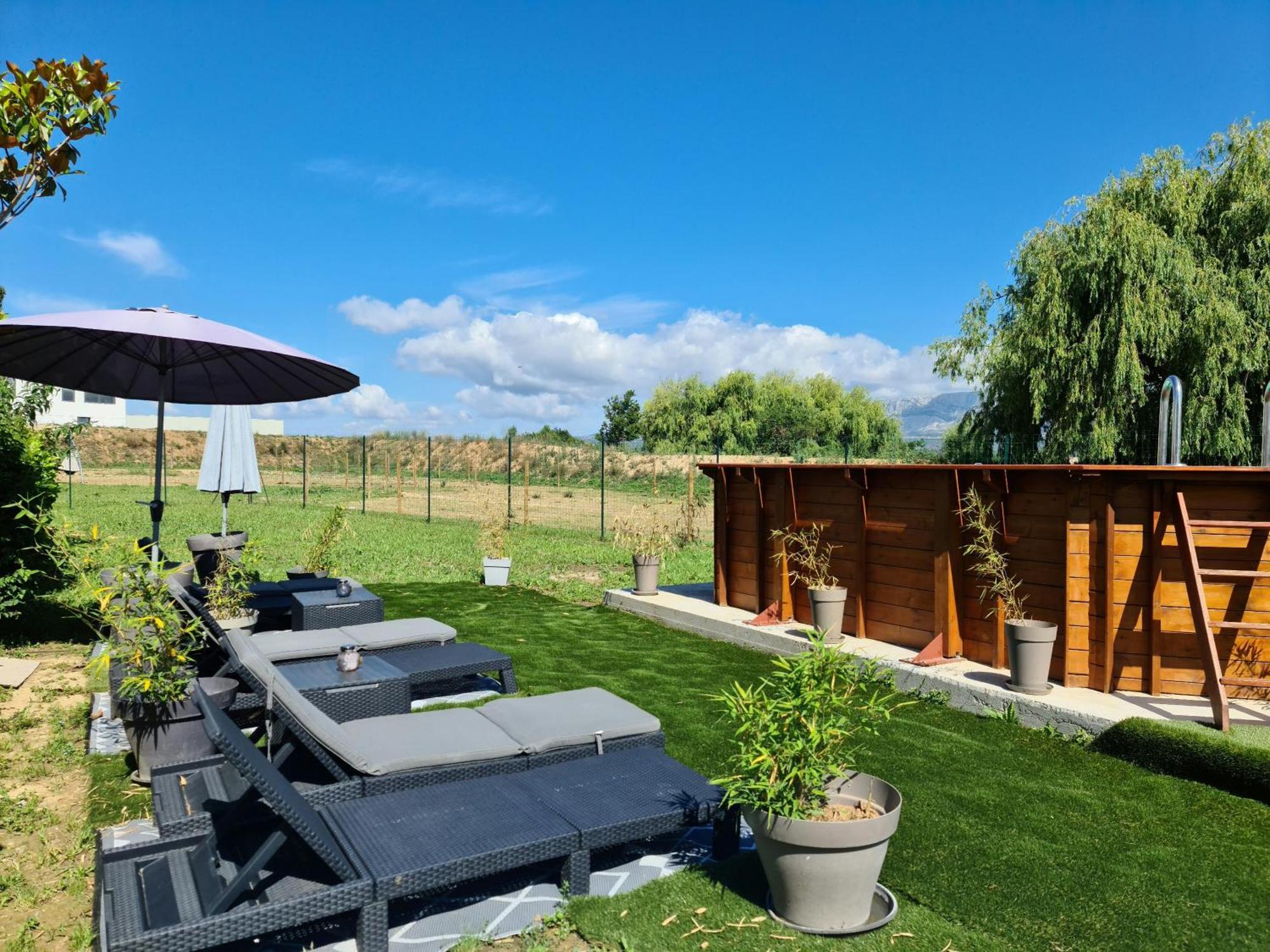 Ferienwohnung Mas Gabelys Superbe Vue Sainte Victoire Jardin Terrasse Et Piscine Trets Exterior foto