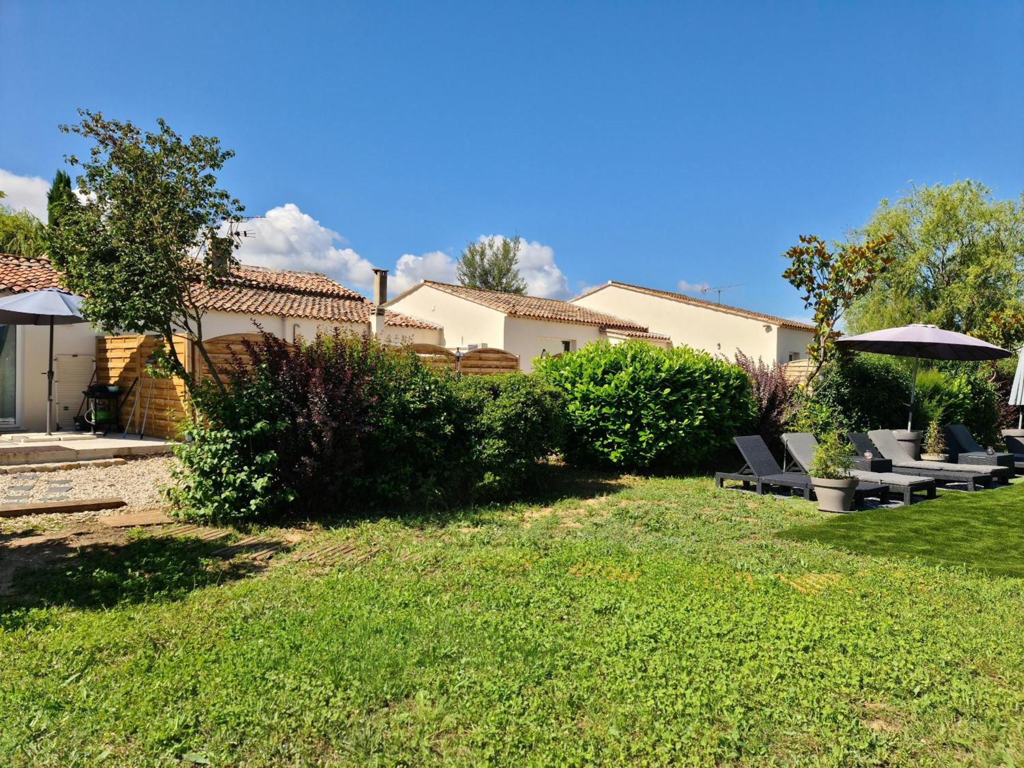 Ferienwohnung Mas Gabelys Superbe Vue Sainte Victoire Jardin Terrasse Et Piscine Trets Exterior foto